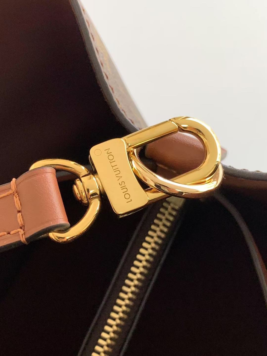 Bucket Bag MM M44887