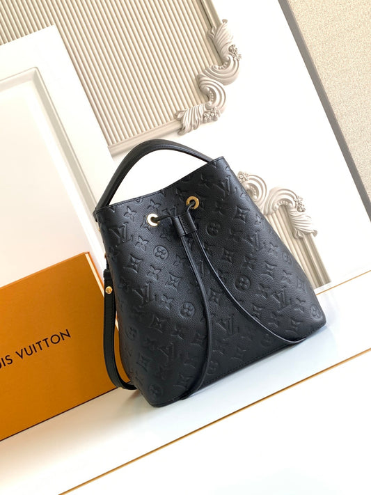 Bucket Bag MM M45256