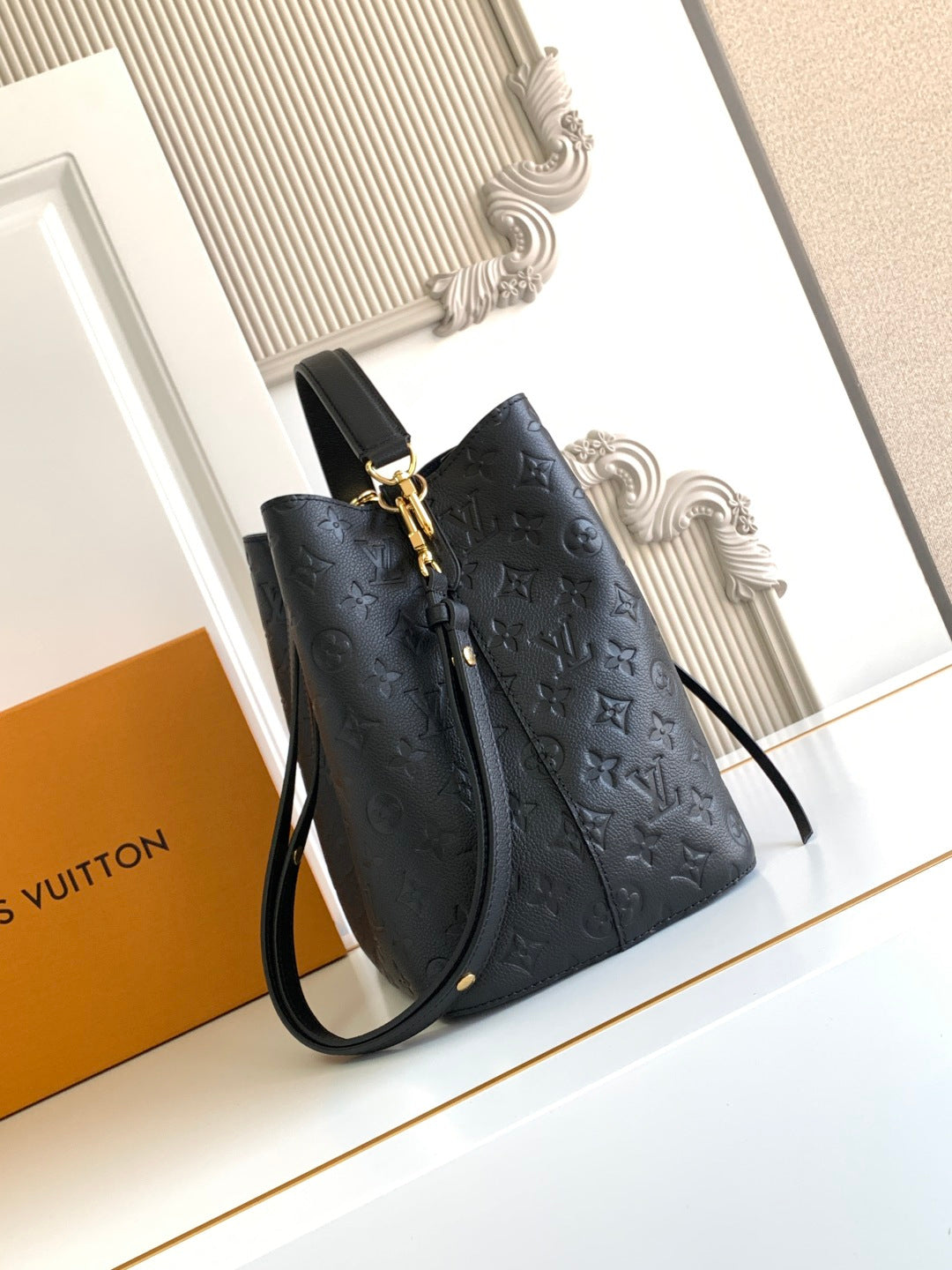 Bucket Bag MM M45256