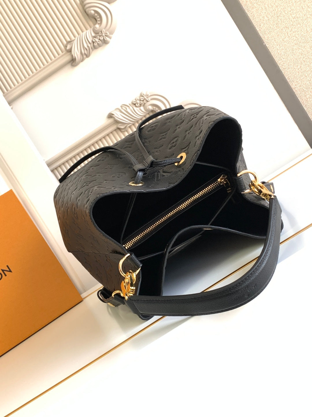 Bucket Bag MM M45256