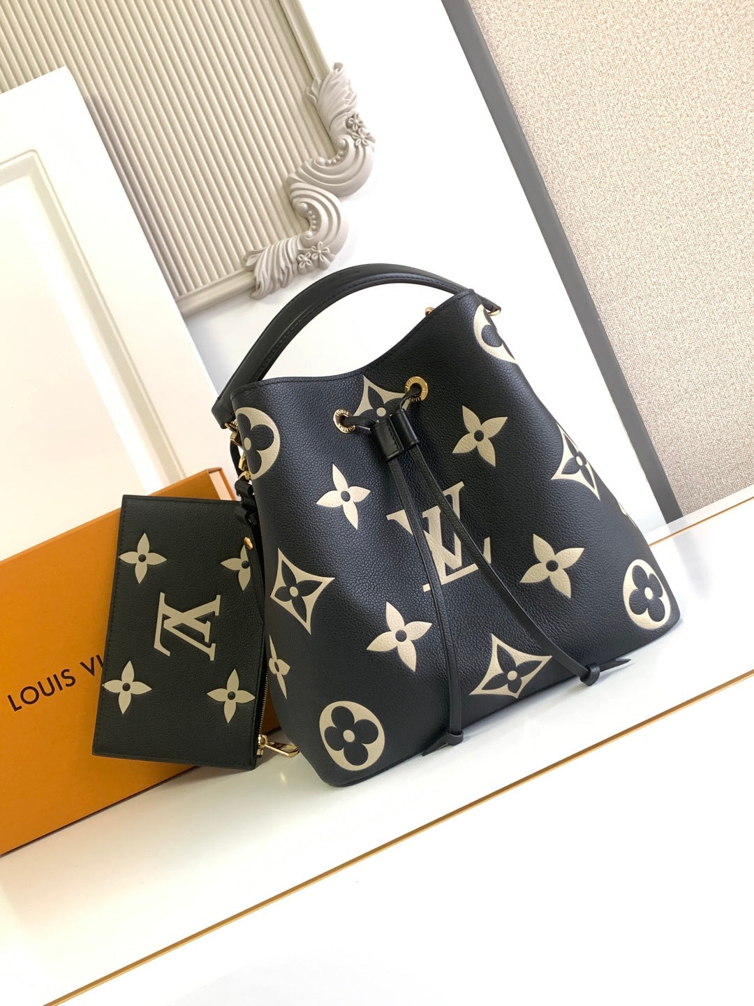 Bucket Bag MM M45497