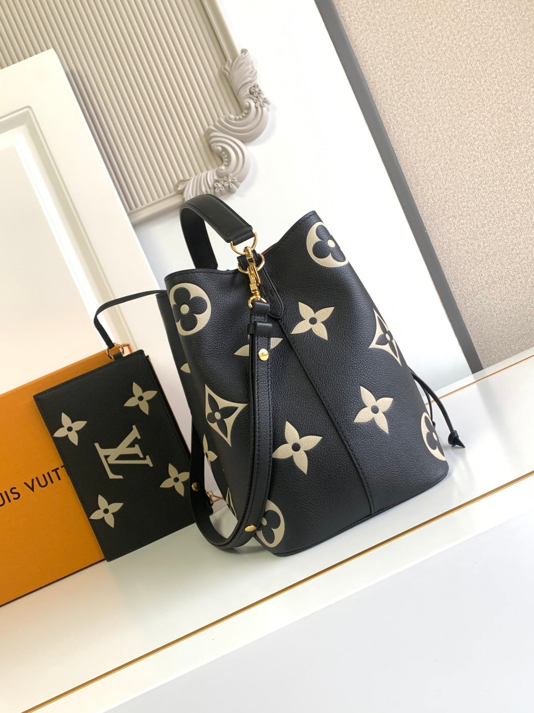 Bucket Bag MM M45497