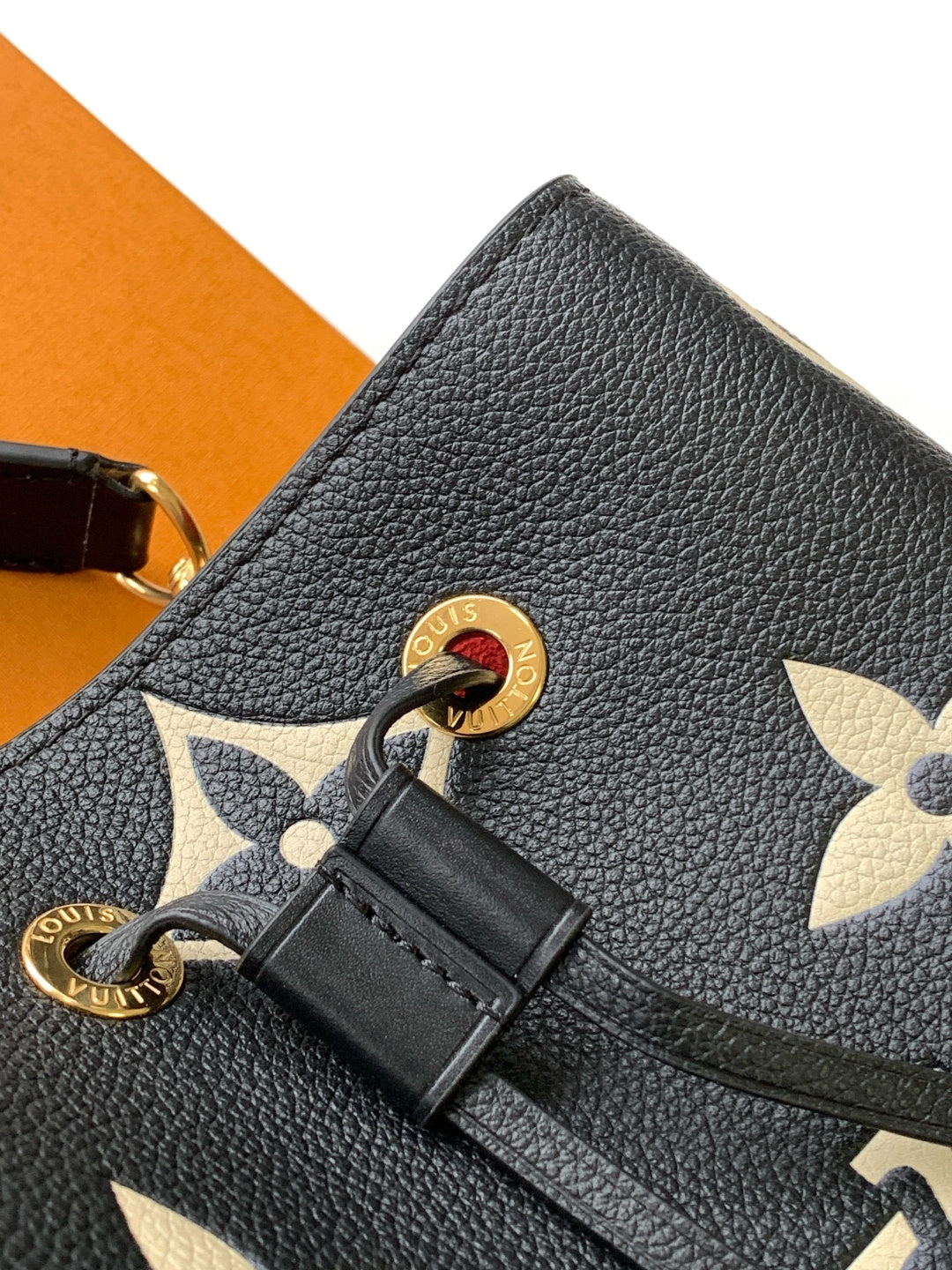 Bucket Bag MM M45497