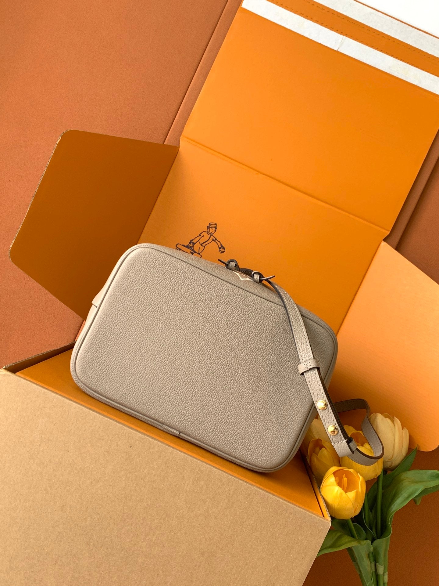 Bucket Bag MM M45555