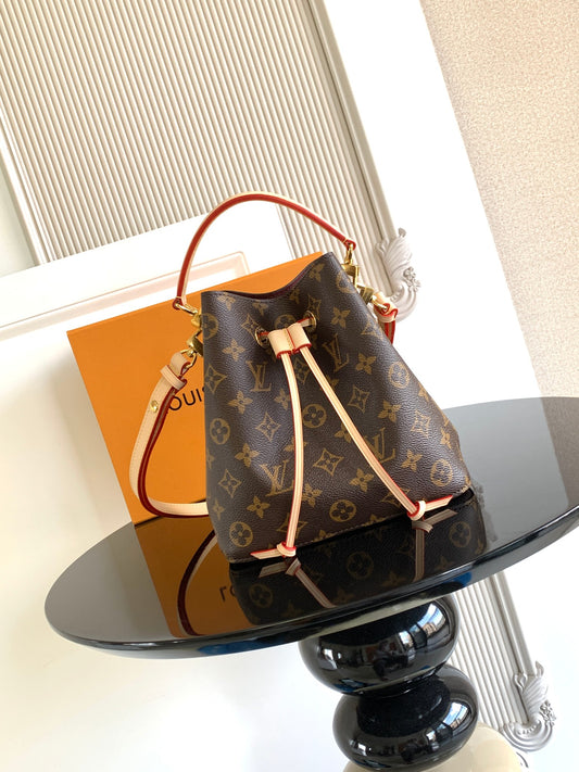 Bucket Bag BB M46581