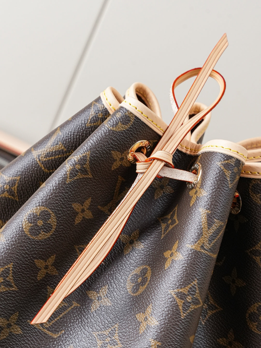 Bucket Bag M46976