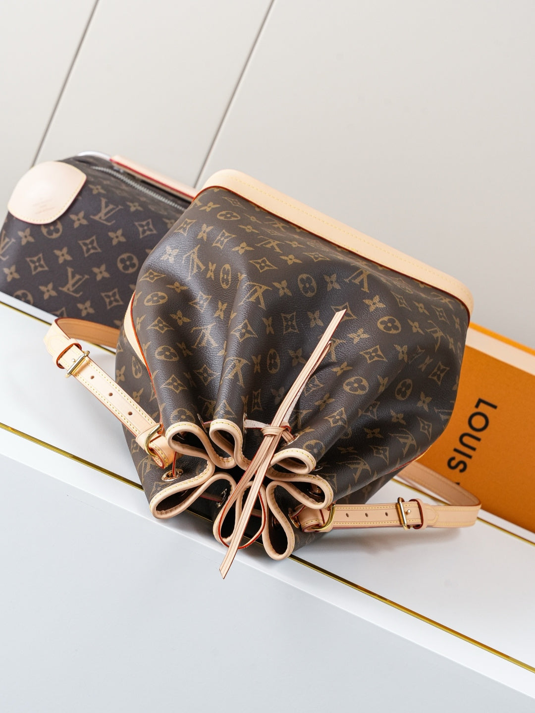 Bucket Bag M46976