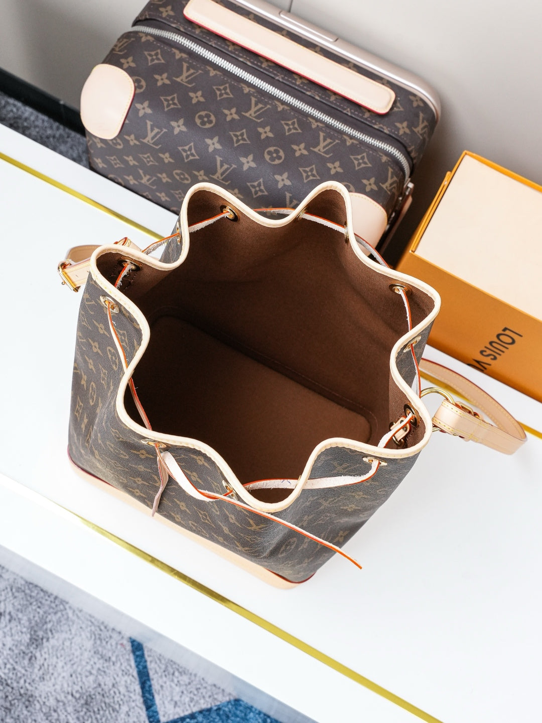 Bucket Bag M46976