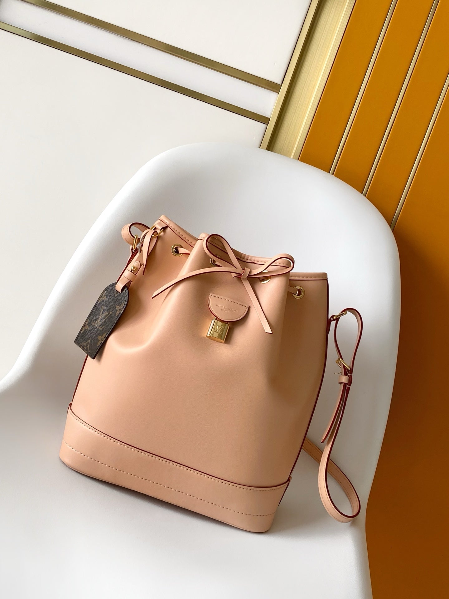 Bucket Bag M27389