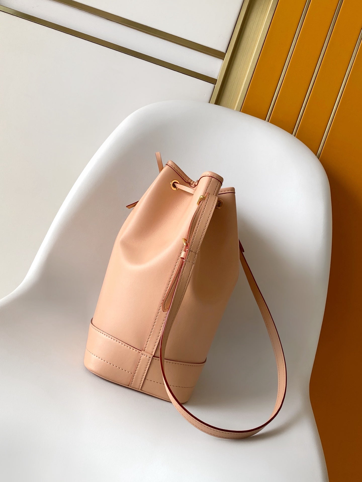 Bucket Bag M27389