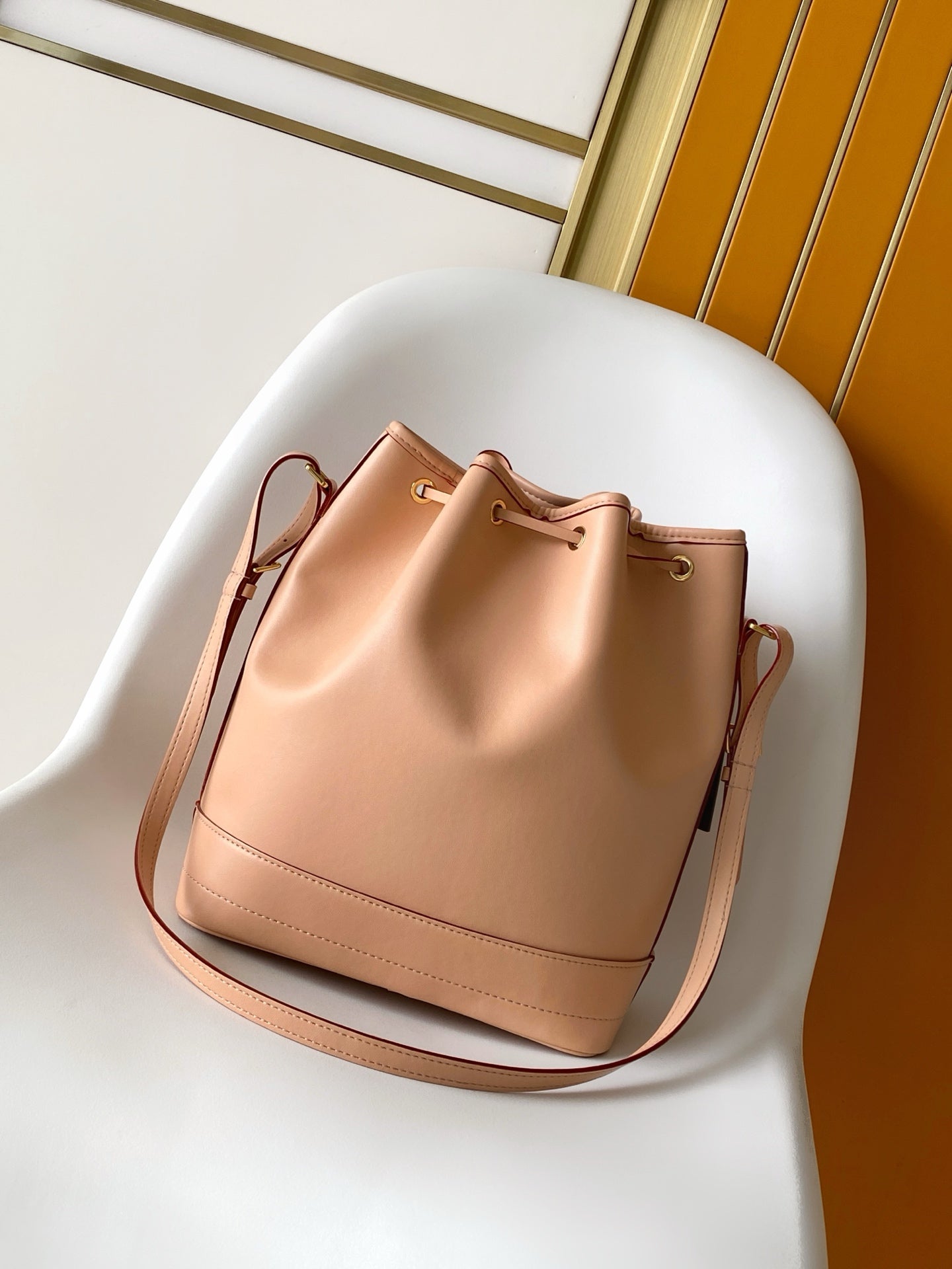 Bucket Bag M27389