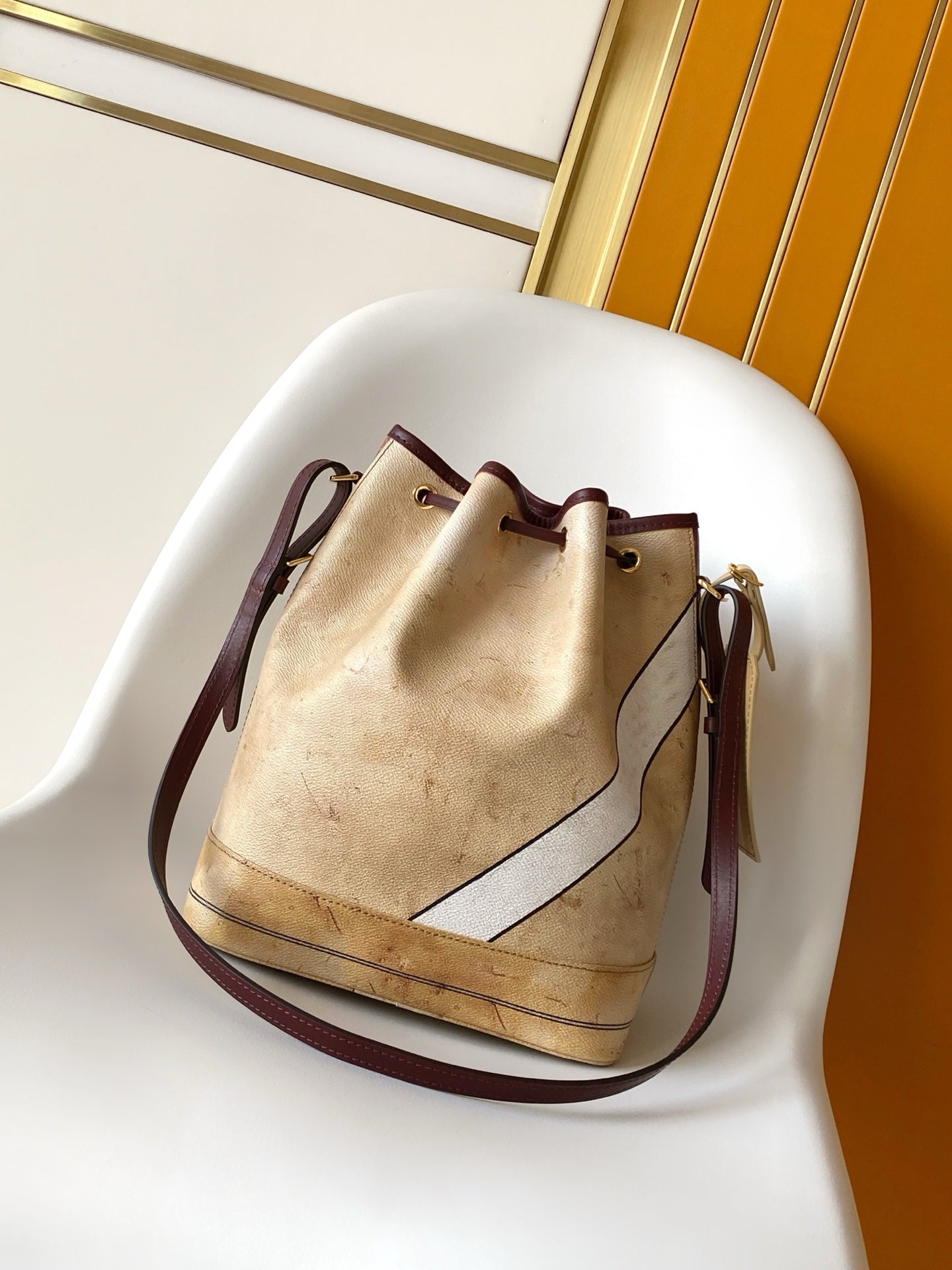 Bucket Bag M28147