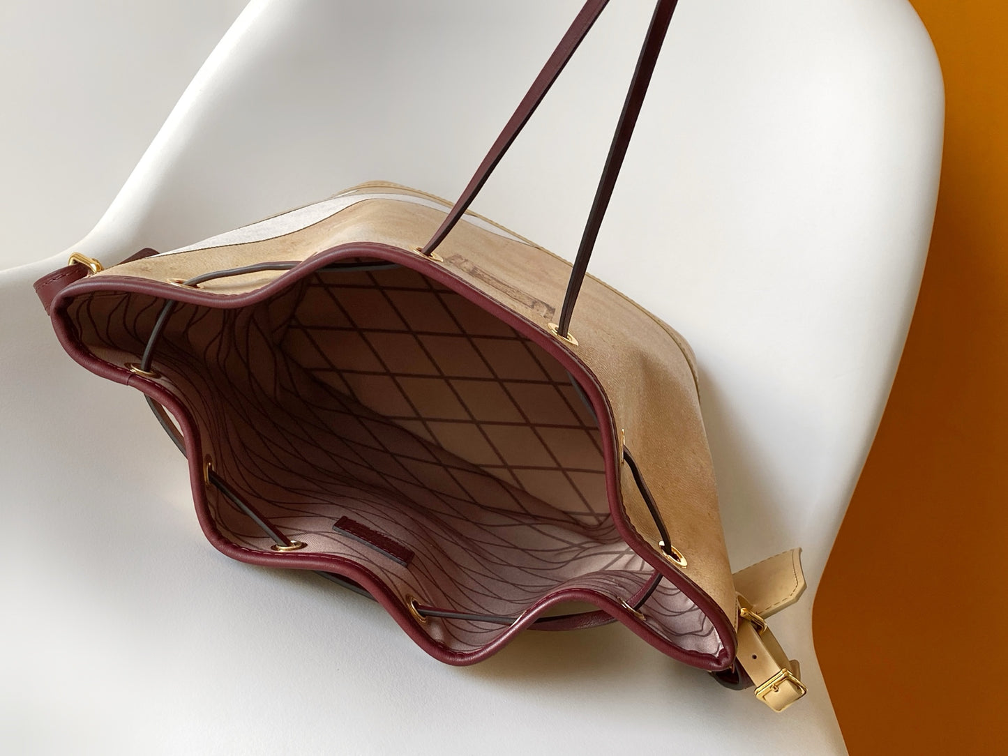 Bucket Bag M28147