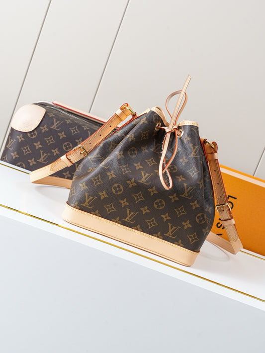 Bucket Bag Petit M46984