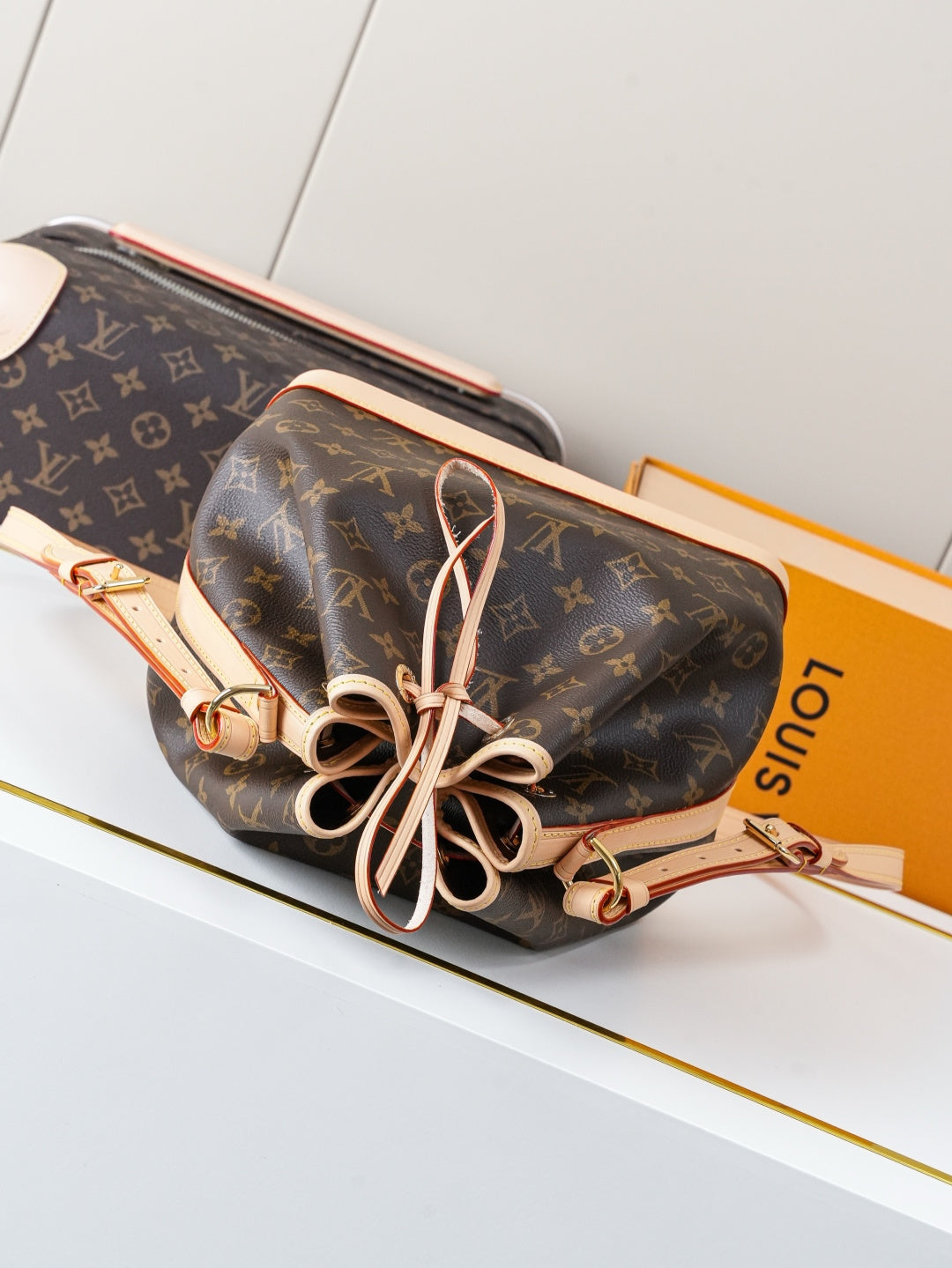 Bucket Bag Petit M46984