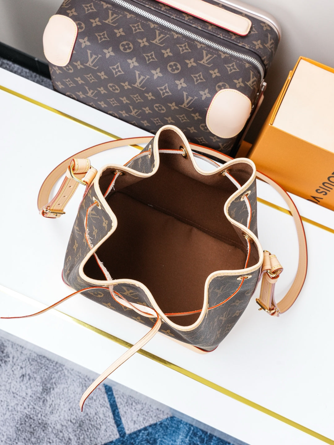 Bucket Bag Petit M46984