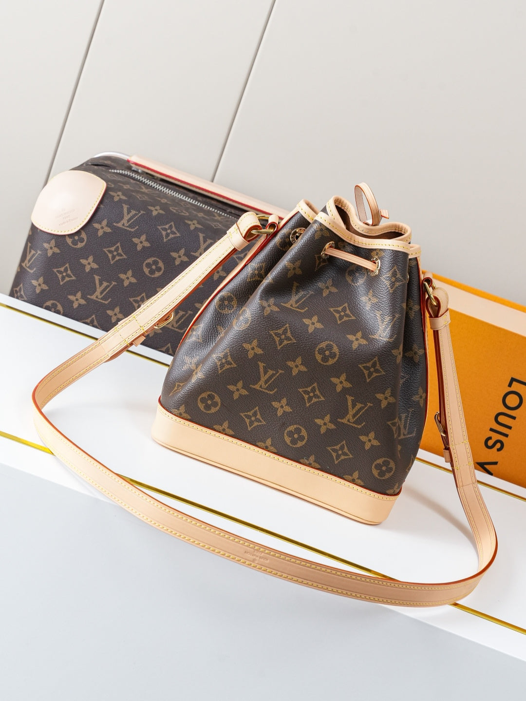 Bucket Bag BB M46983