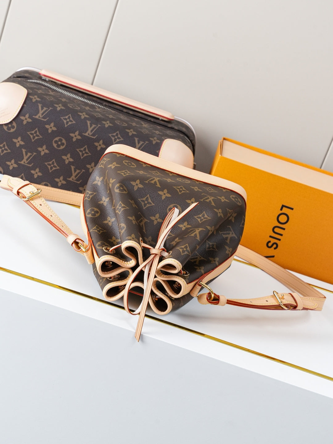 Bucket Bag BB M46983