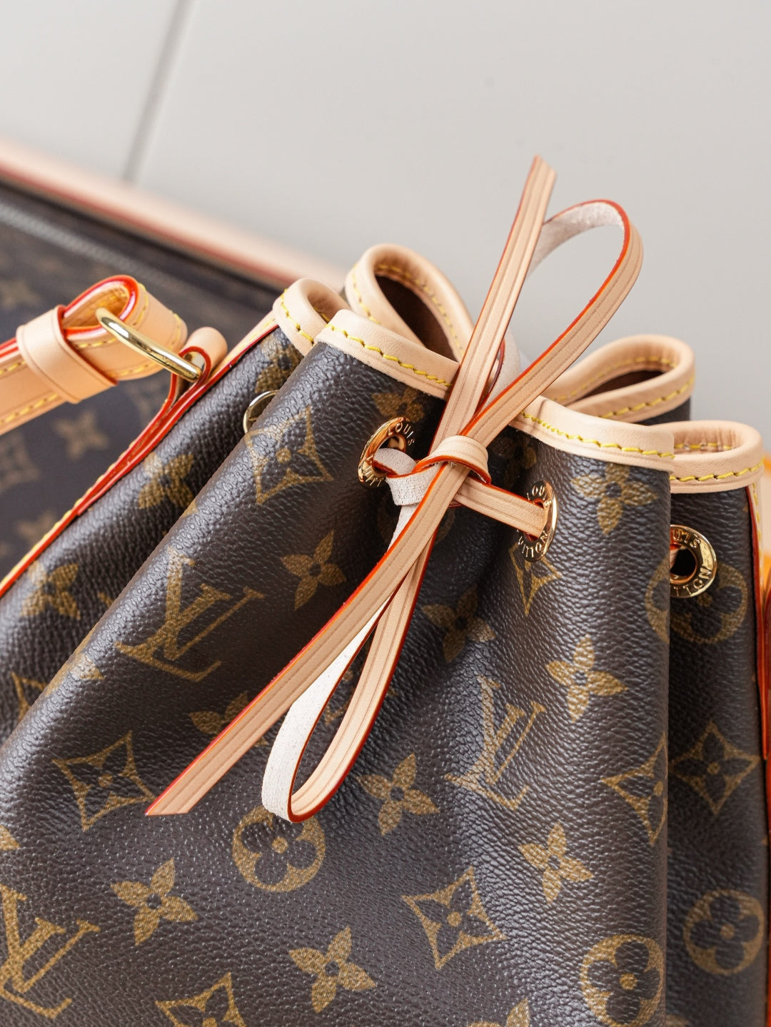 Bucket Bag BB M46983