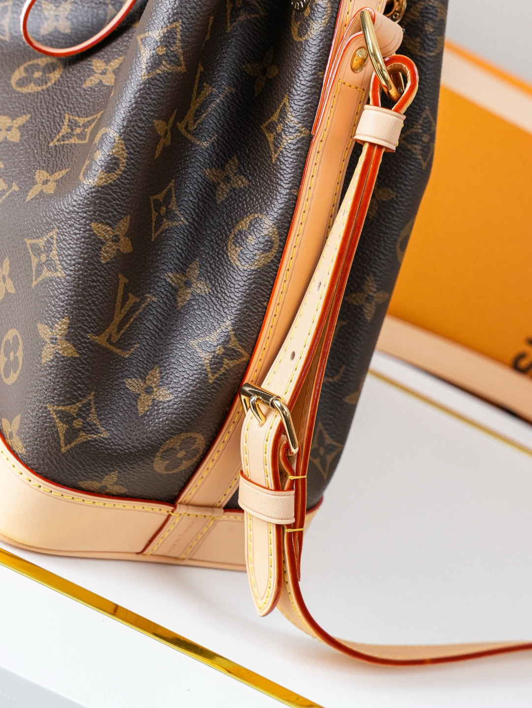 Bucket Bag BB M46983