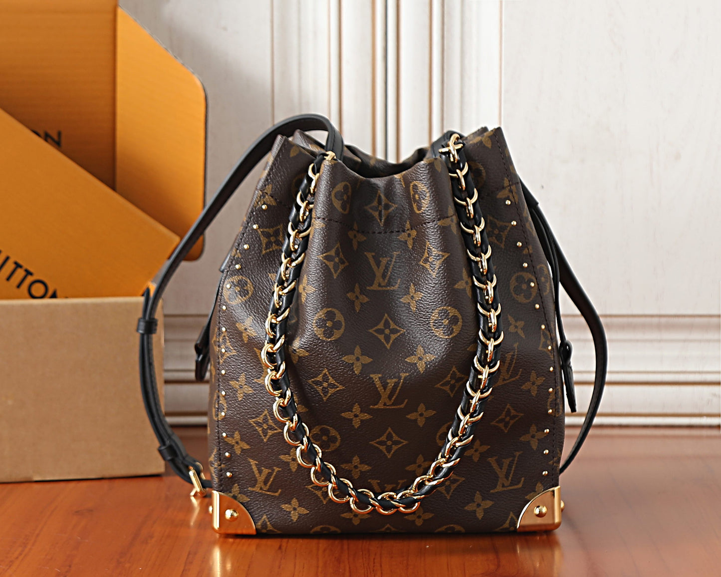 Bucket Bag Trunk M28515