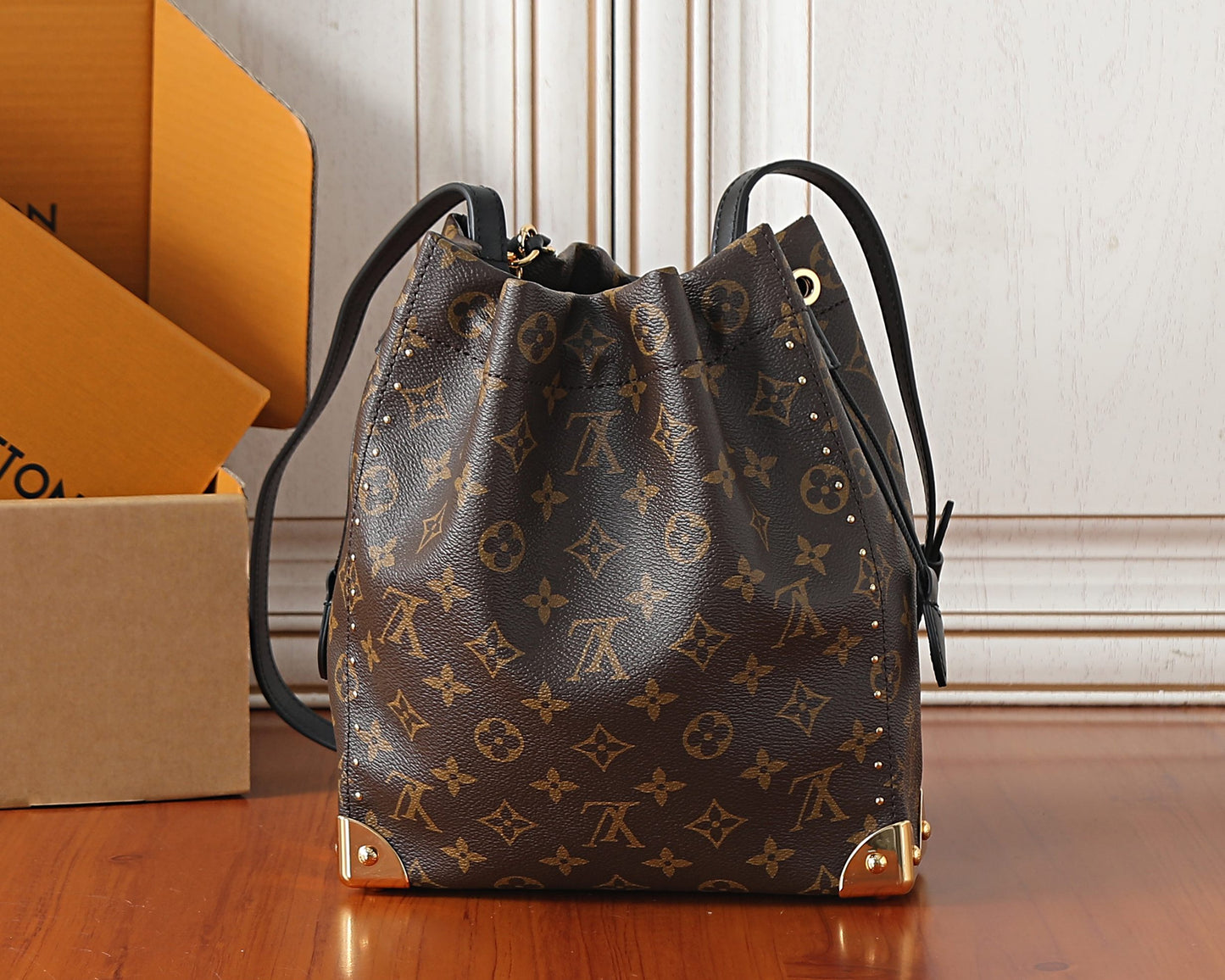 Bucket Bag Trunk M28515