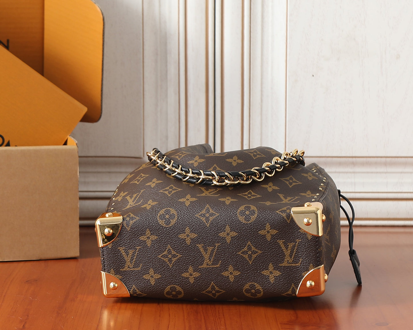 Bucket Bag Trunk M28515