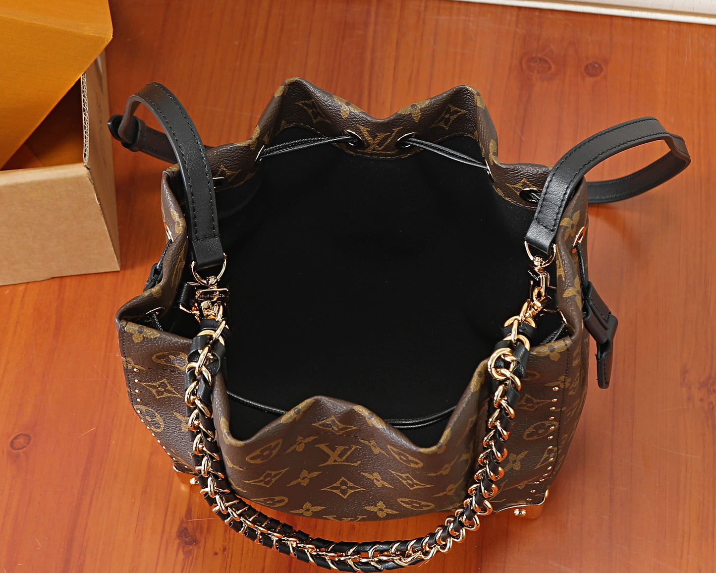 Bucket Bag Trunk M28515