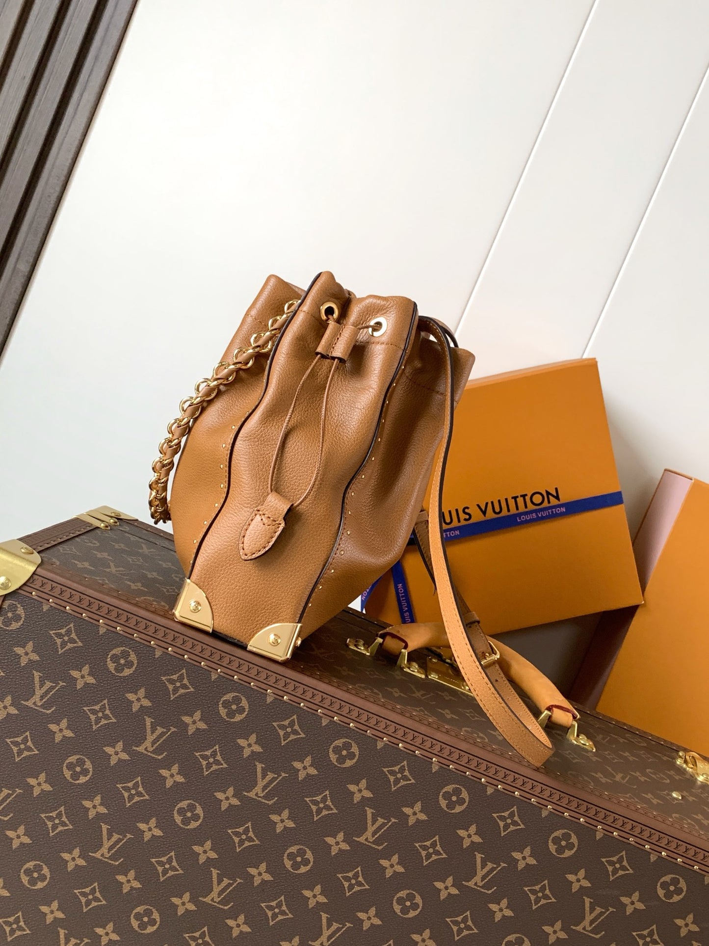 Bucket Bag Trunk M29131