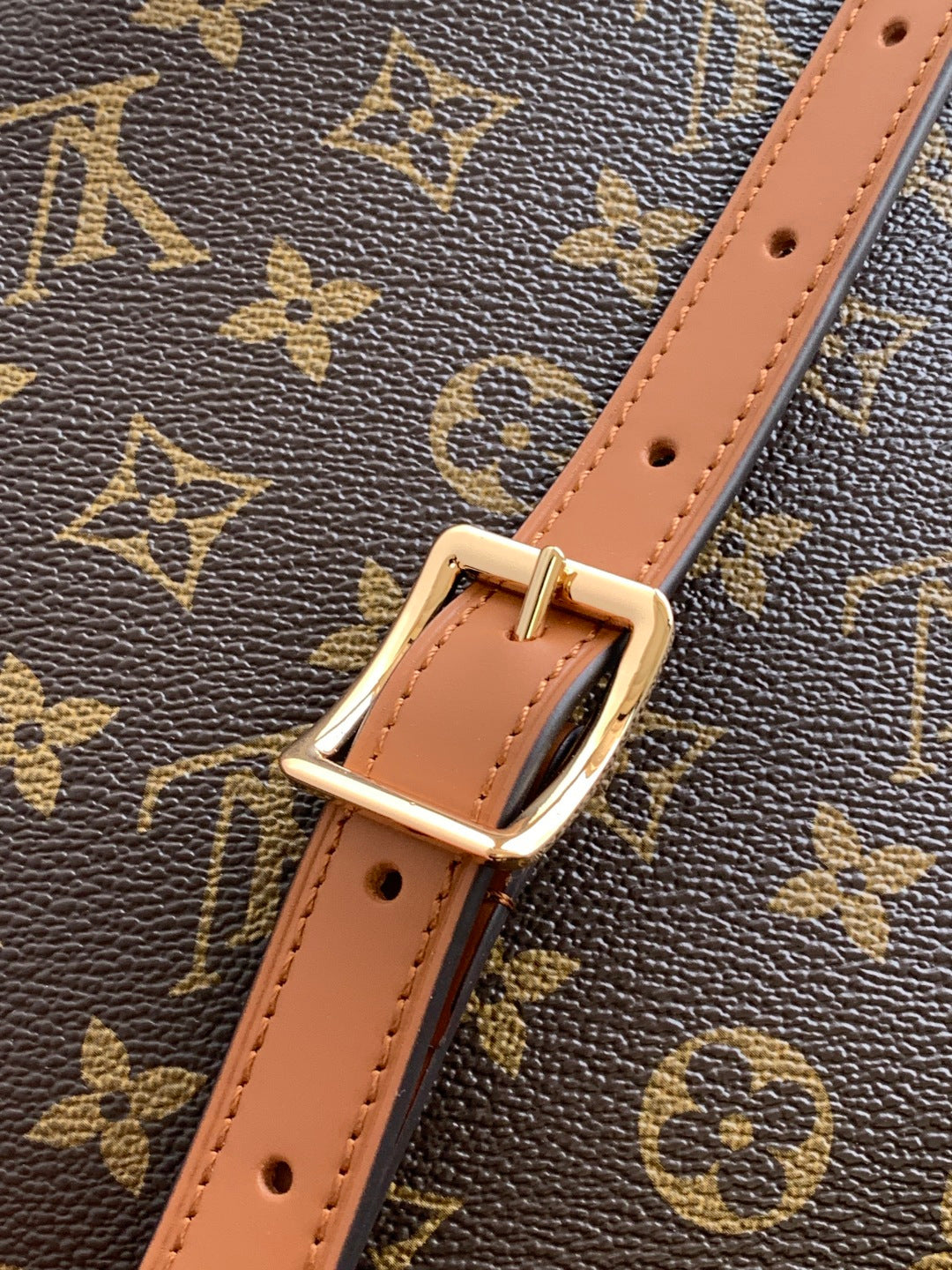 Half Moon Bag Hobo M46311