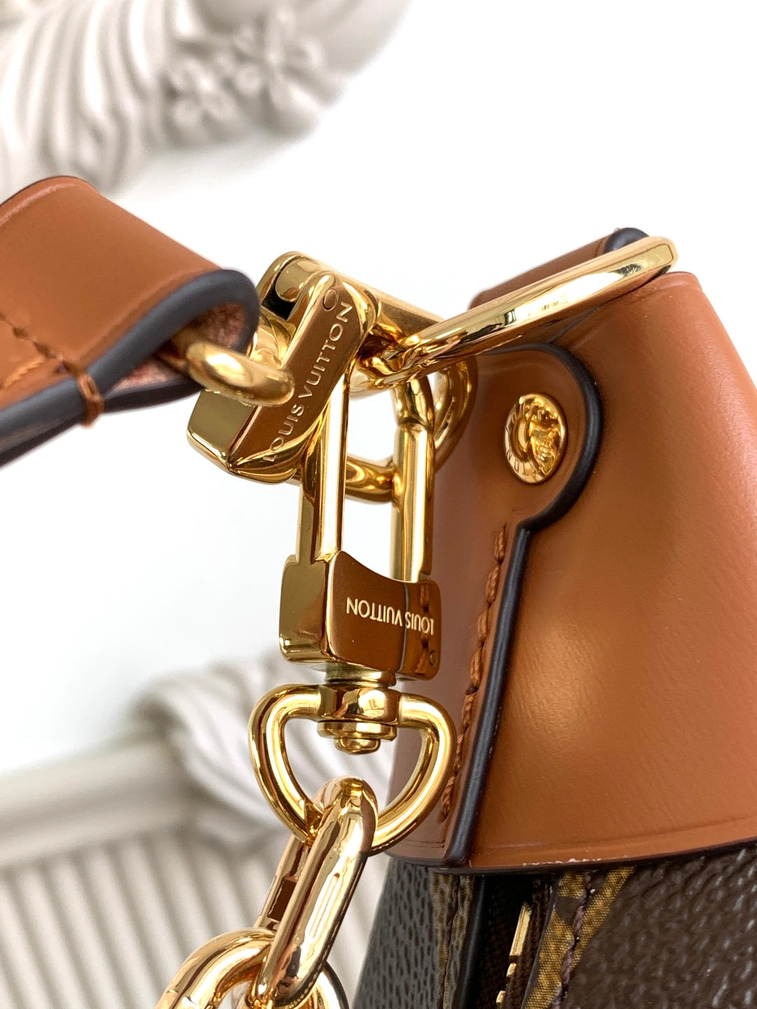 Half Moon Bag Hobo M46311