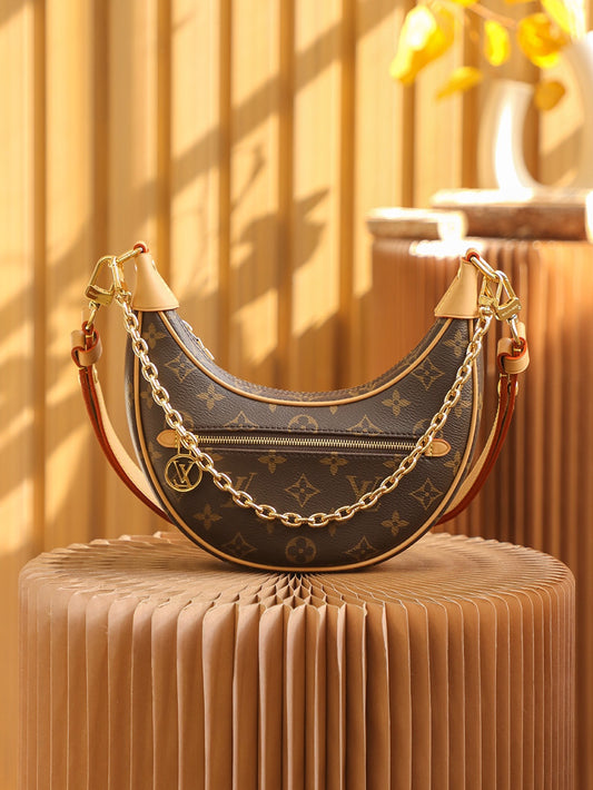 Half Moon Bag M81098