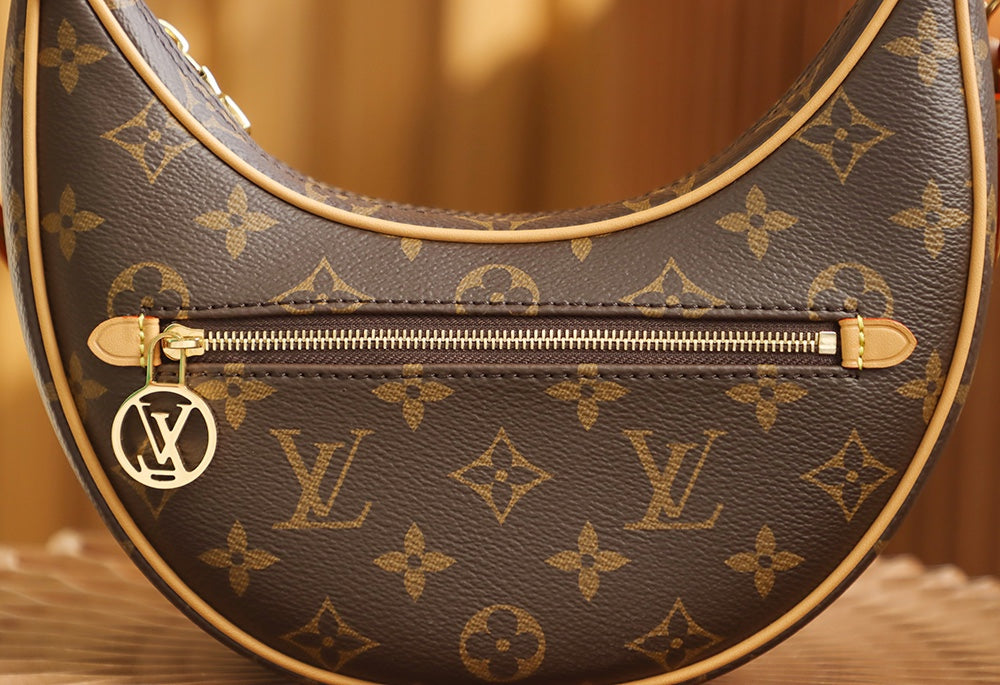 Half Moon Bag M81098