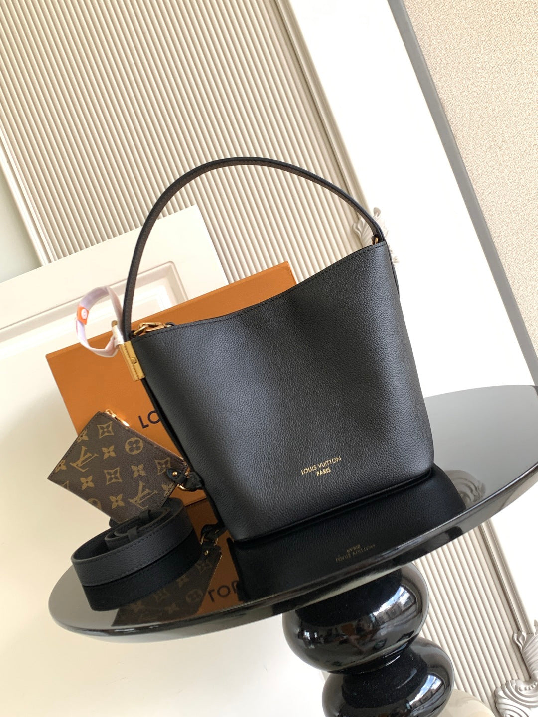 Bucket Bag Low Key BB M25543