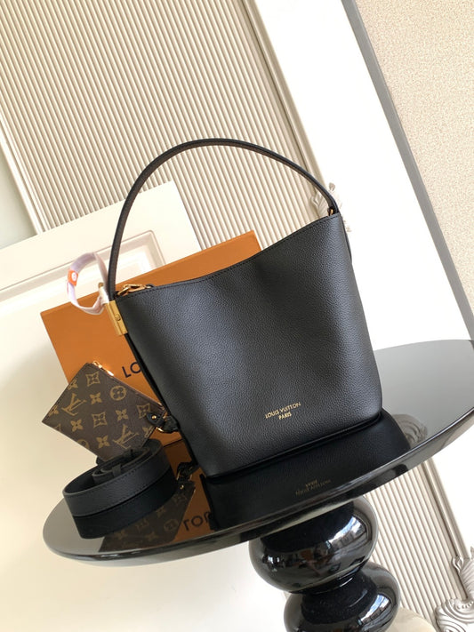 Bucket Bag Low Key BB M25543