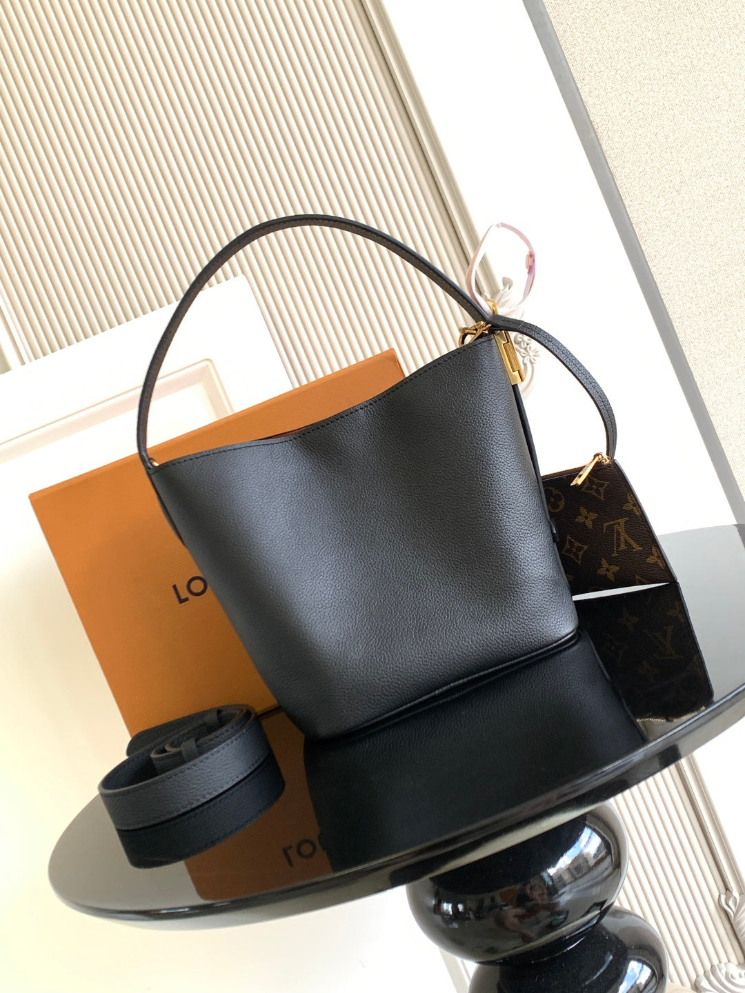 Bucket Bag Low Key BB M25543