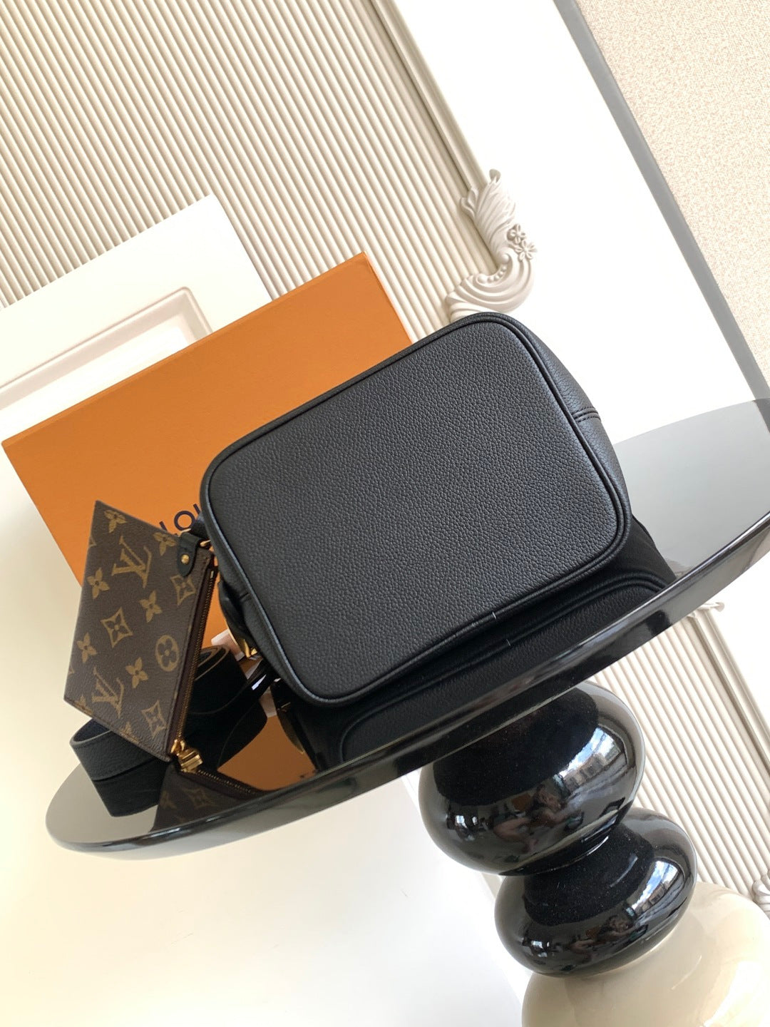 Bucket Bag Low Key BB M25543
