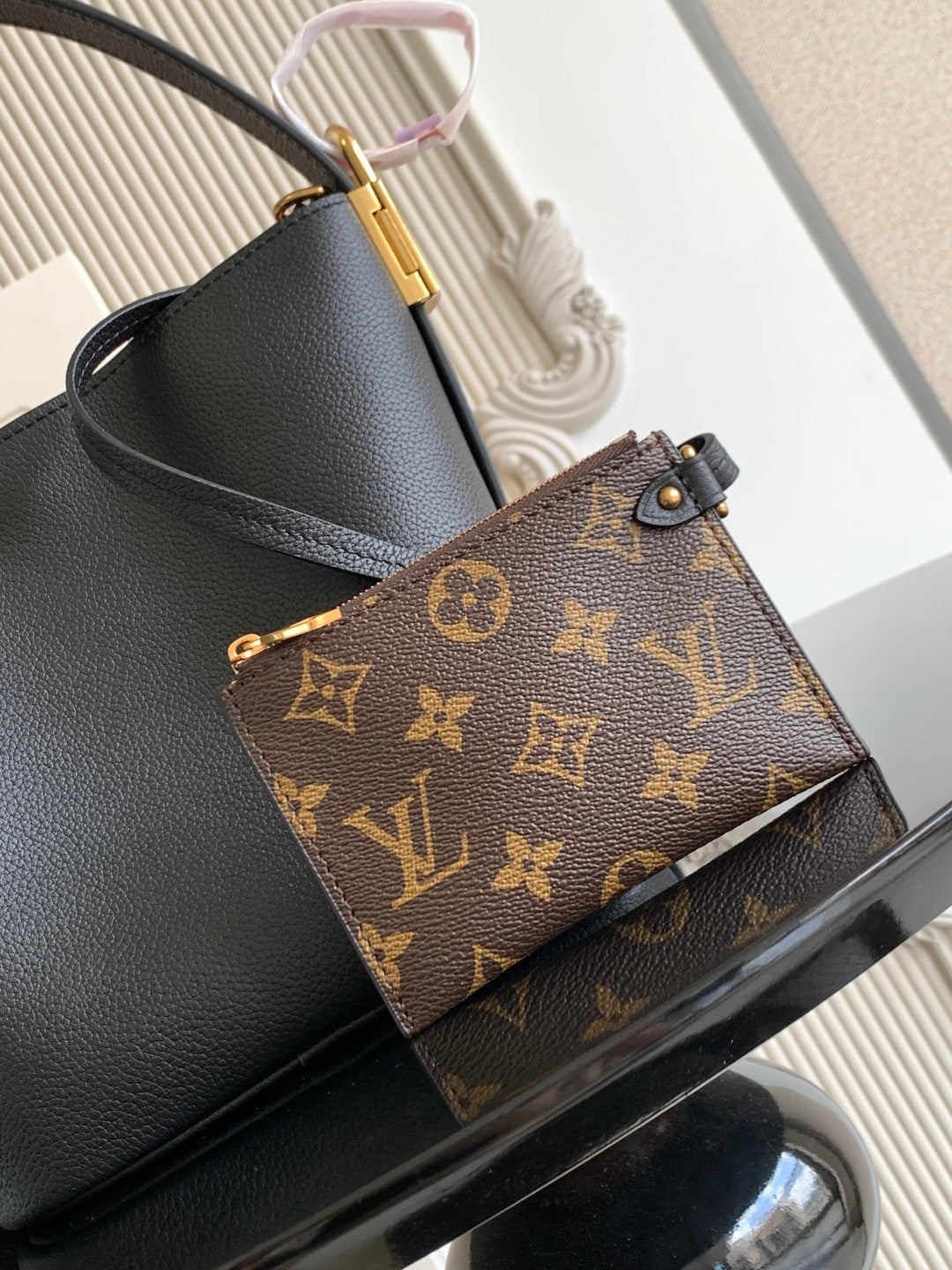 Bucket Bag Low Key BB M25543
