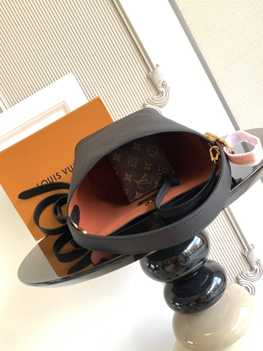 Bucket Bag Low Key BB M25543