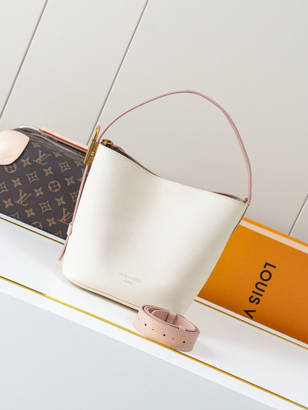 Bucket Bag Low Key BB M29112