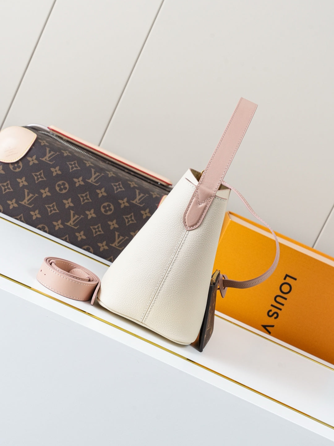 Bucket Bag Low Key BB M29112