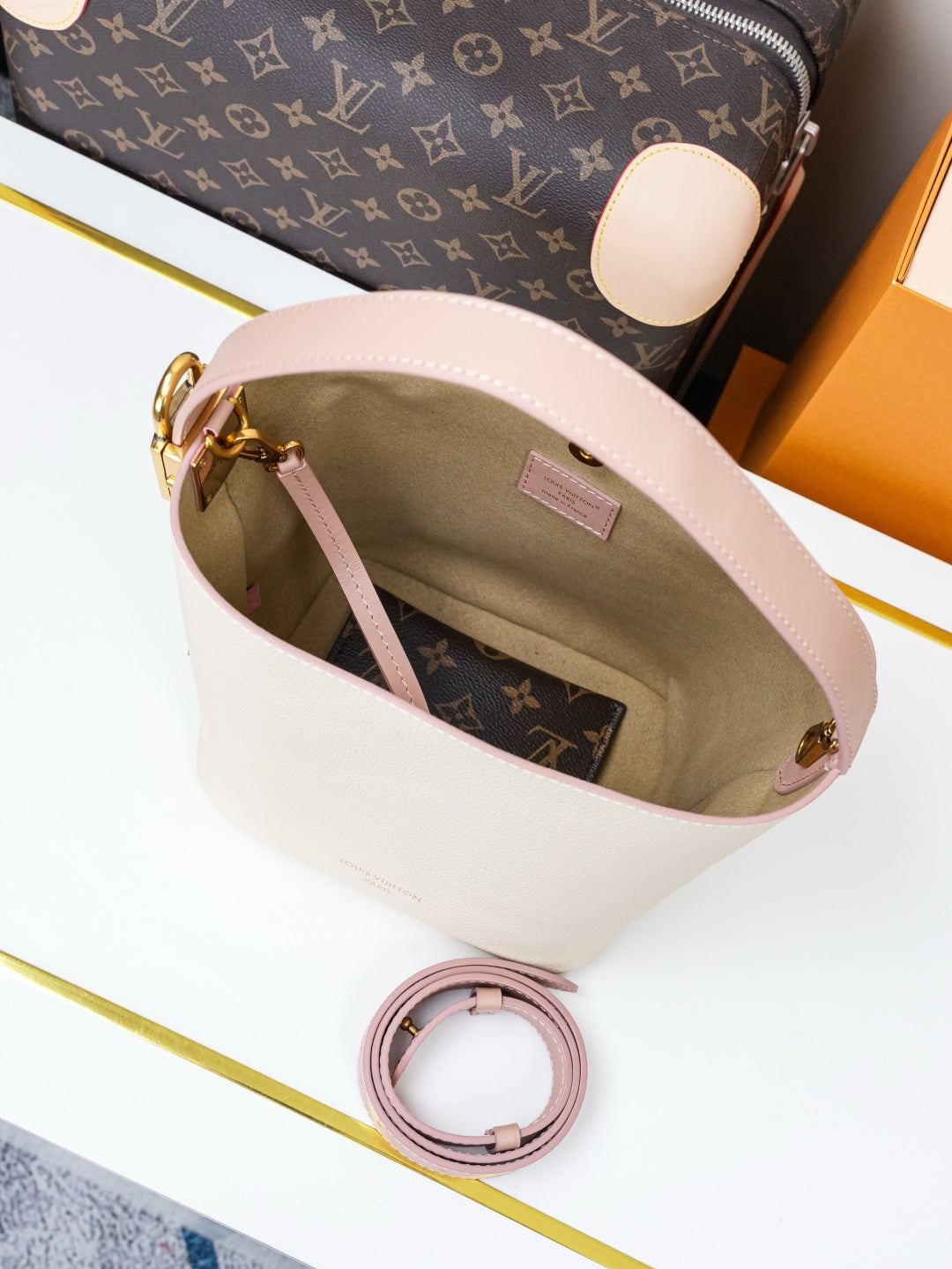 Bucket Bag Low Key BB M29112