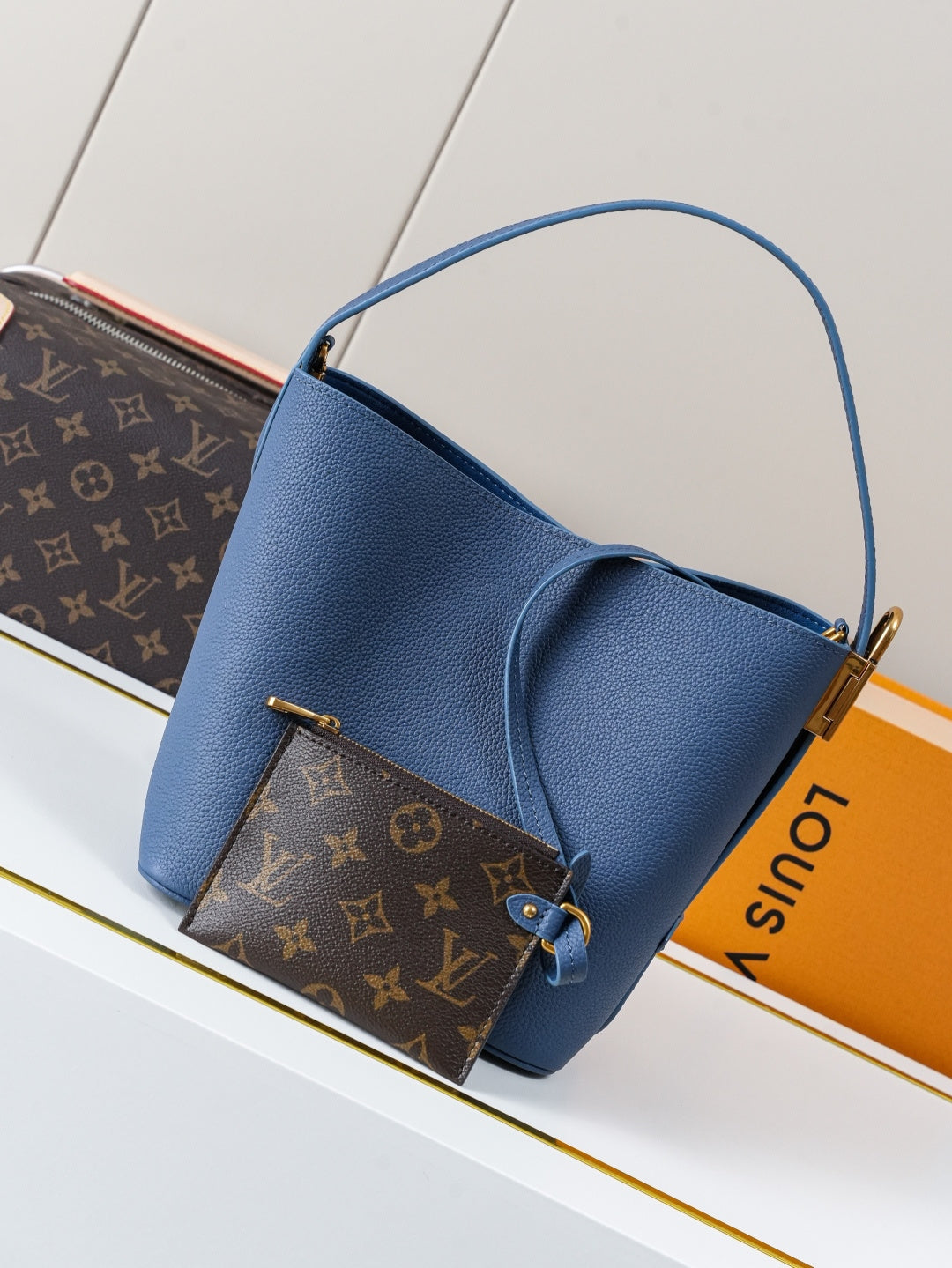 Bucket Bag Low Key BB M27370