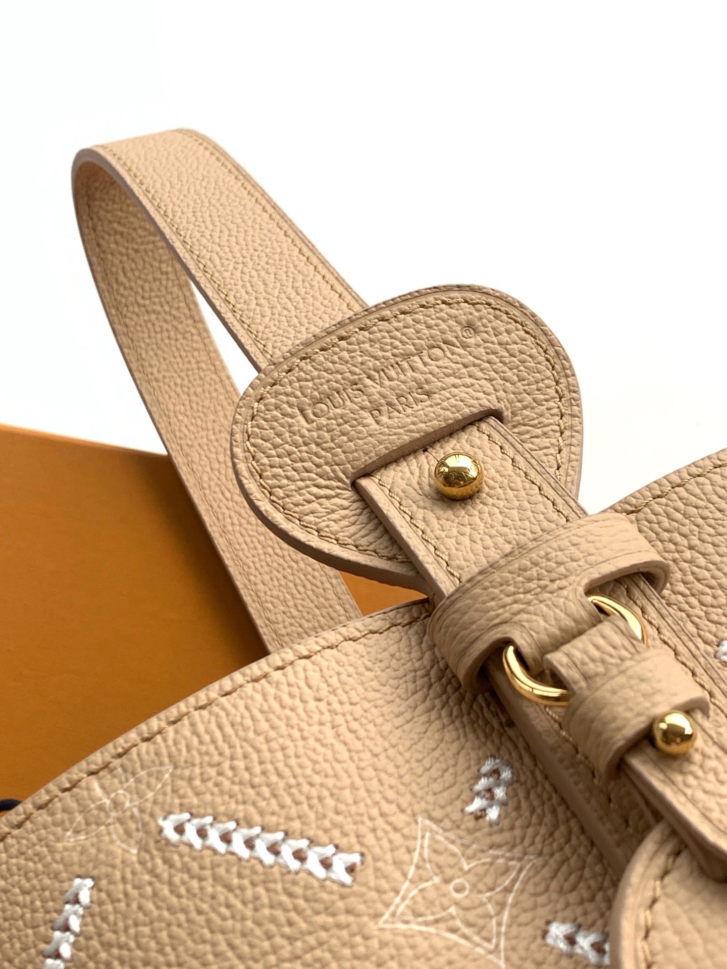 Bucket Bag MM M28524