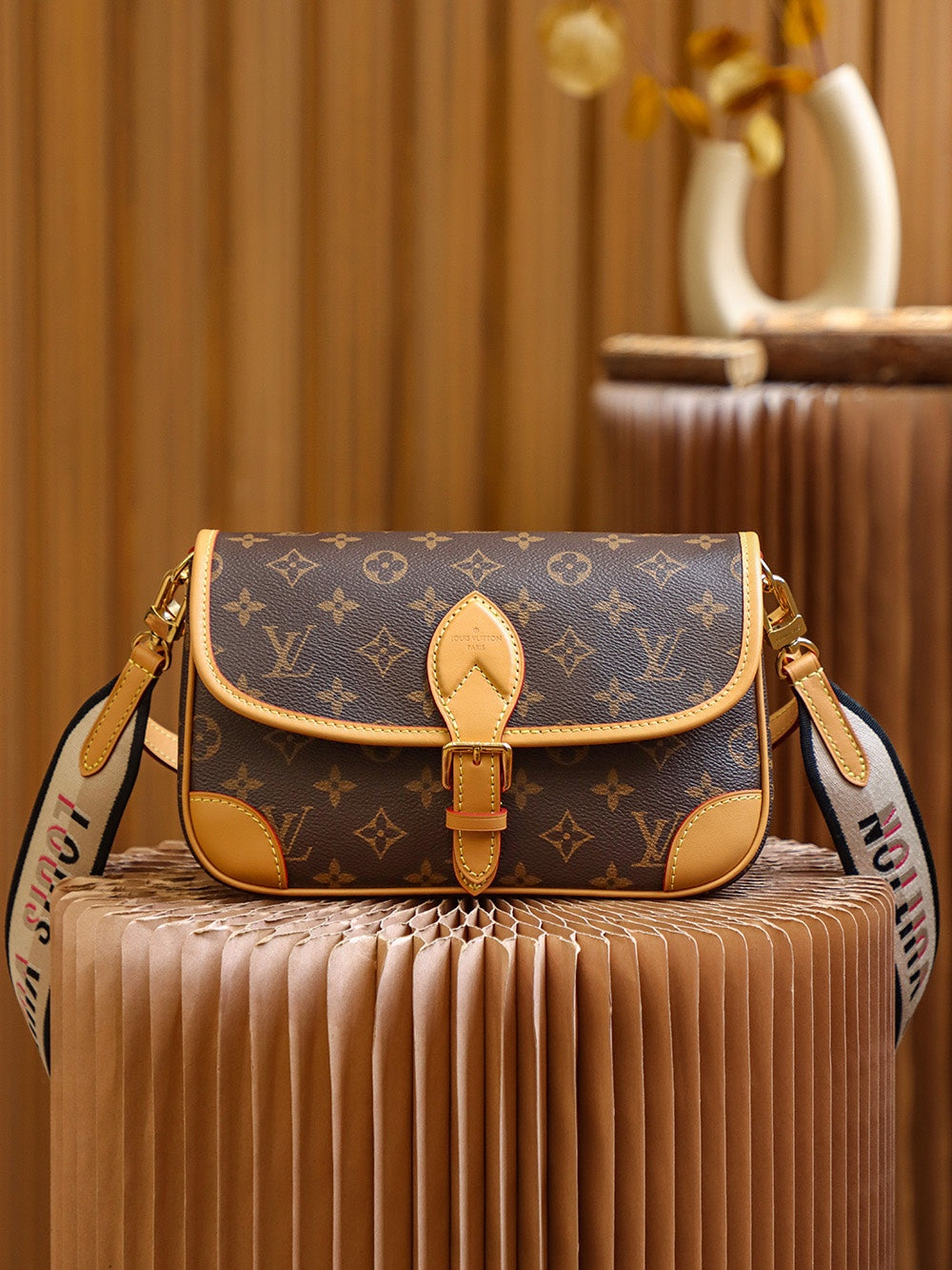 Classic Flap Shoulder Bag M45985