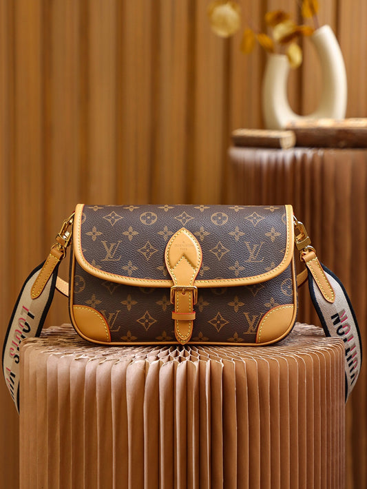 Classic Flap Shoulder Bag M45985