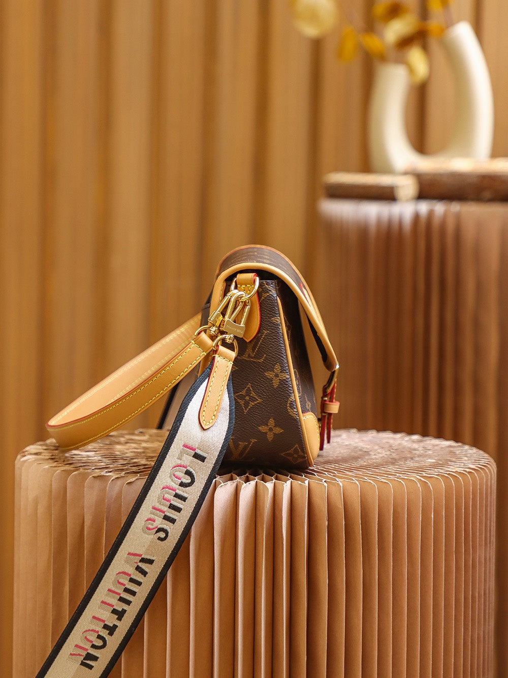 Classic Flap Shoulder Bag M45985