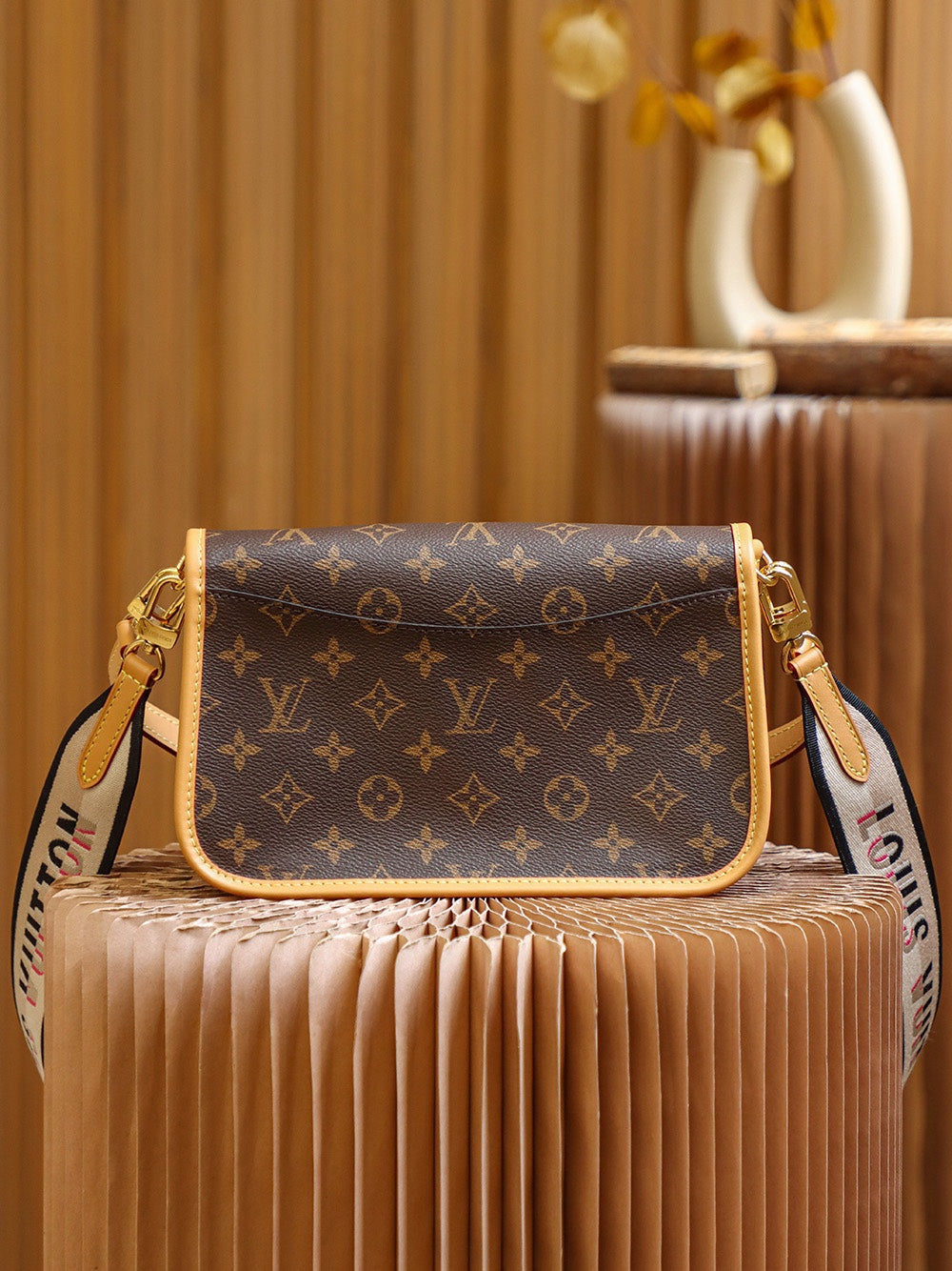 Classic Flap Shoulder Bag M45985