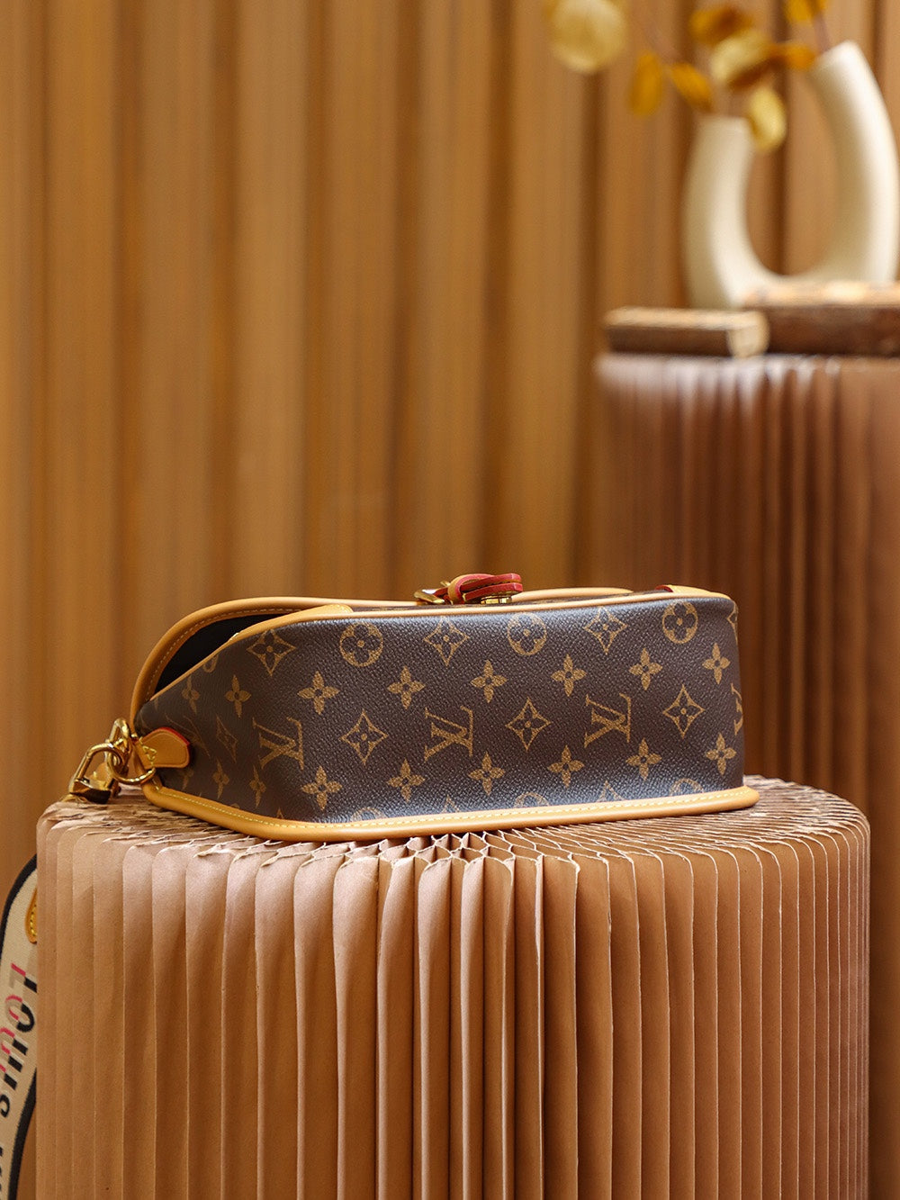 Classic Flap Shoulder Bag M45985