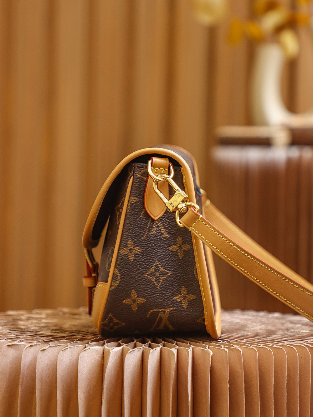 Classic Flap Shoulder Bag M45985